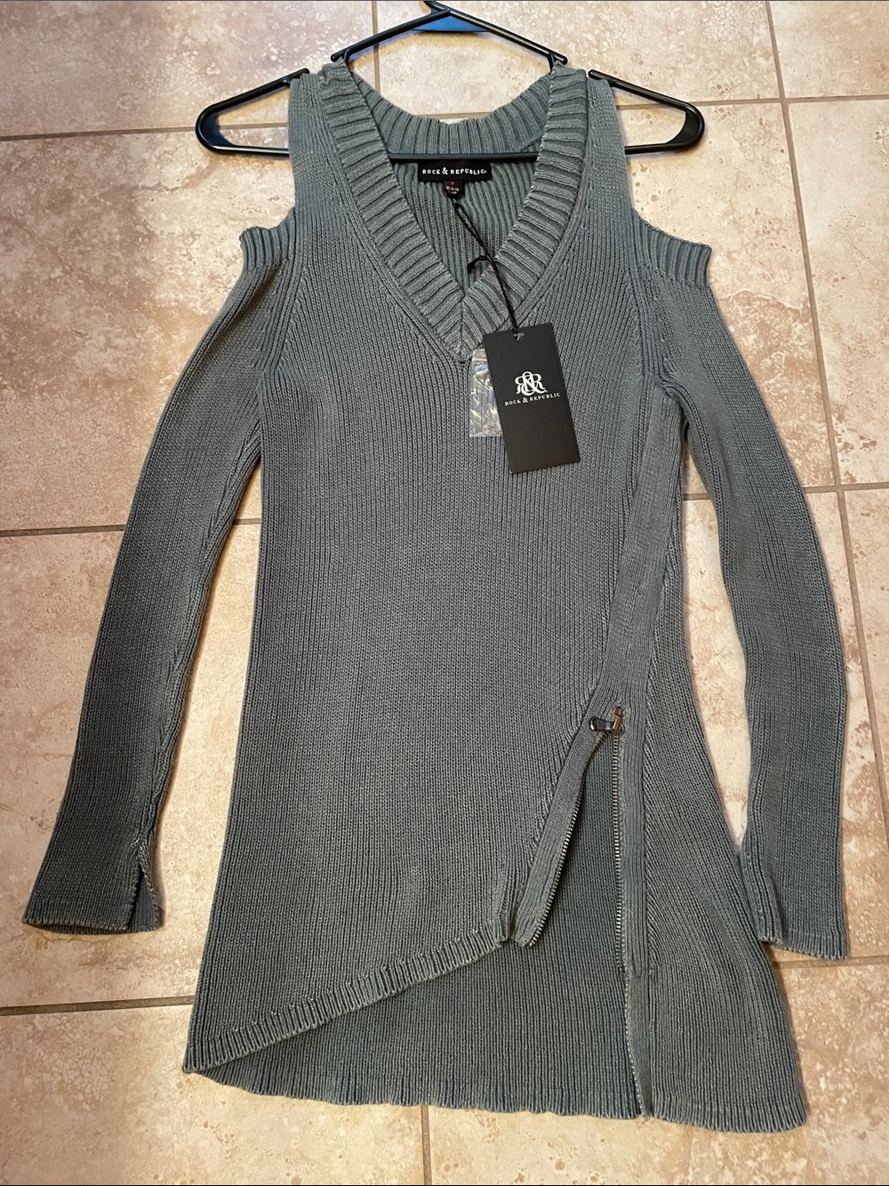 Rock & Republic Sage Green Cold-Shoulder V-Neck Sweater
